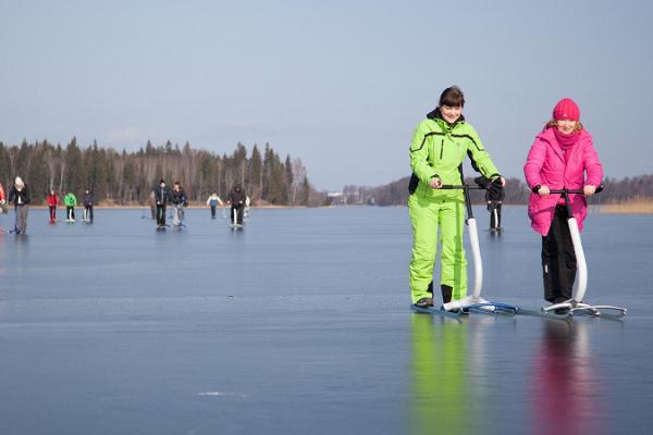 Поход на финских санях по льду озера Пюхаярве или по трассам