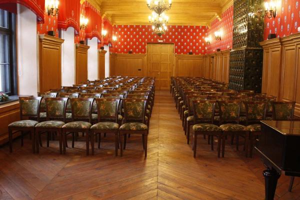 Залы для конференций и семинаров замка Алатскиви