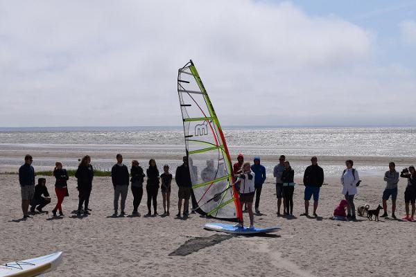 Windsurfschulung des Pärnuer Surfzentrums in Pärnu und an anderen Orten Estlands