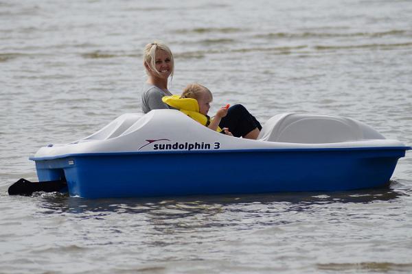 Pärnu Surfcentrums trampbåtsuthyrning i Pärnu och i olika ställen i Estland