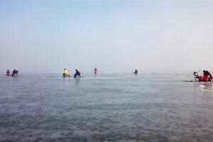 Ice fishing on Pärnu Bay + accommodation in Fishing Village
