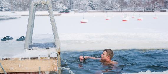 Winterschwimmen in Estland