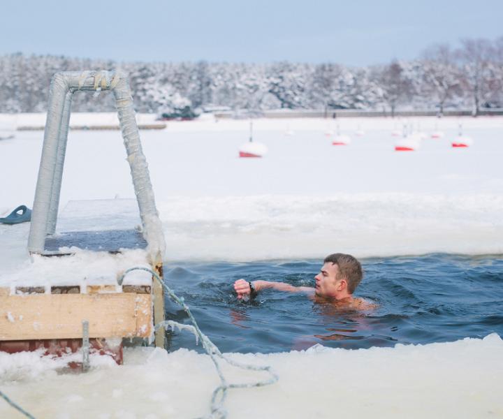 Winterschwimmen in Estland