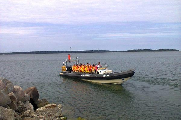 Reis Naissaarele ja ekskursioon militaarkastiautoga