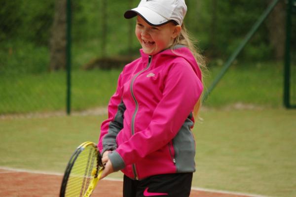 Tennisplatz des Feriendorfes Pidula Forell