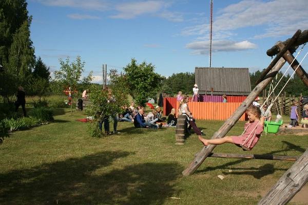 Seto Tsäimaja esine mänguplats pakub rõõmu suurematele ja väiksematele.