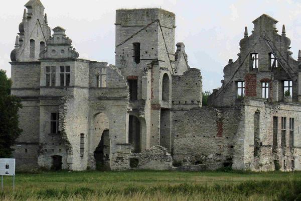 Ungru lossi varemed