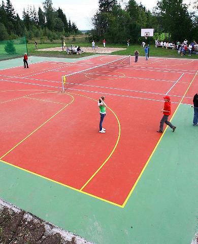 Luhtre farm tennis and basketball court