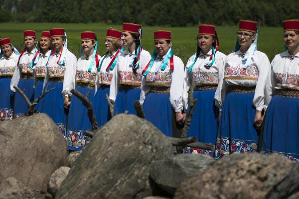 Virolainen kansantanssi. Kansallinen tanssiopetus