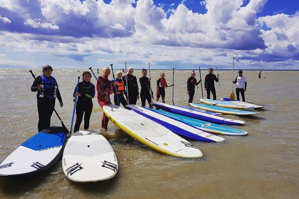 Stand Up Paddling (SUP)-Surfbrett-Verleih des Pärnuer Surfzentrums in Pärnu und anderen Orten Estlands