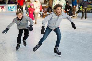 Катание на коньках в Нарвском ледовом холле