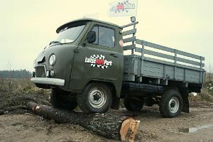 Driving an UAZ off-road vehicle on an obstacle course in LaitseRallyPark