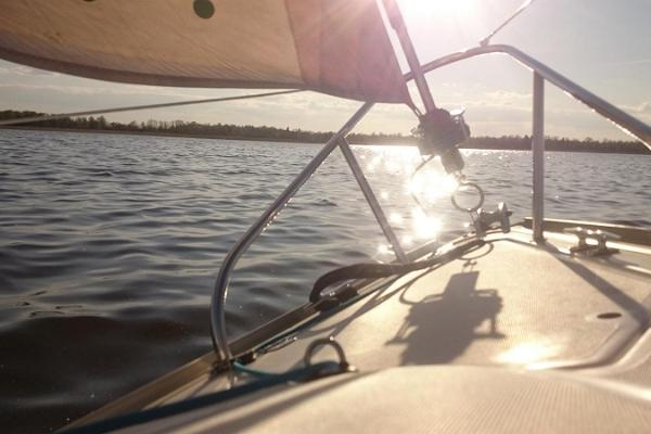 Segelbootverleih am See Võrtsjärv