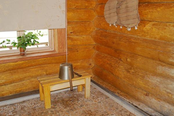 Laukatagusen lomakylän suomalainen sauna