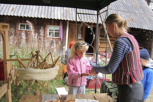 Handicraft workshops at Ruhnu Kultuuriait