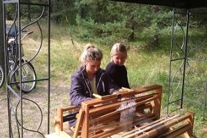 Hantverks workshops i Ruhnu Kultuuriait (Runös Kulturladugård)