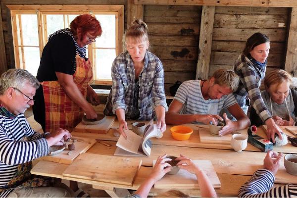 Handicraft workshops at Ruhnu Kultuuriait