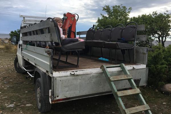 "Puhka Kihnus" piedāvā: ekskursija ar kravas automašīnu un gidu pa Kihnu salu