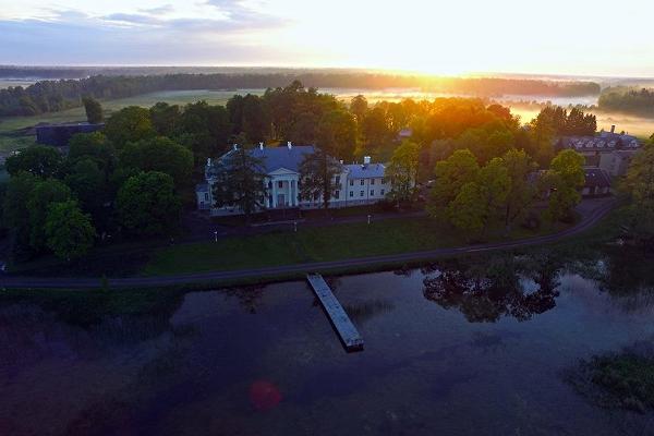 Kernu mõisapark ja paisjärv