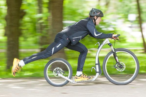 Sparkcykel äventyr i staden Tartu