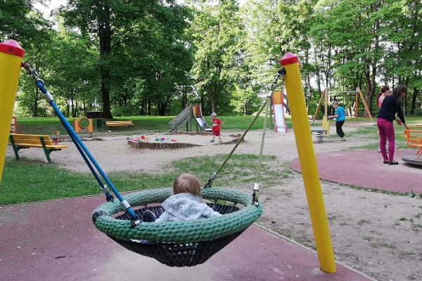 Doma kalna rotaļu laukums