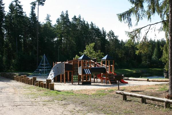 Kinderspielplatz von Valgehobusemäe