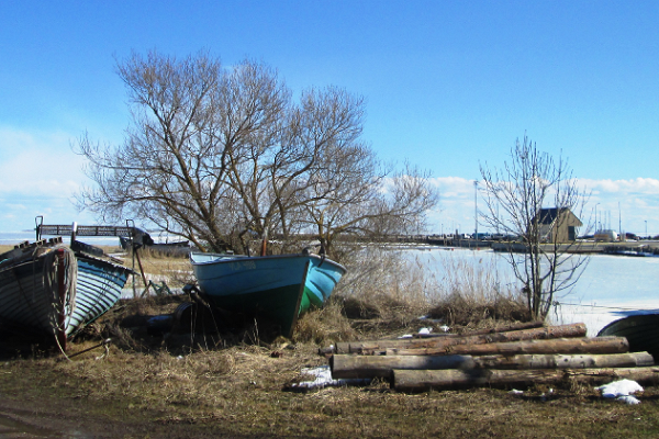 Fischerhafen und historische Fischerboote der Insel Kihnu