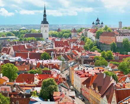 Busexkursion in Tallinn und ein Besuch der mittelalterlichen Altstadt zusammen mit einem Mittagessen am Meer