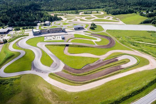 Fahrt mit Rallyeautos im LaitseRallyPark