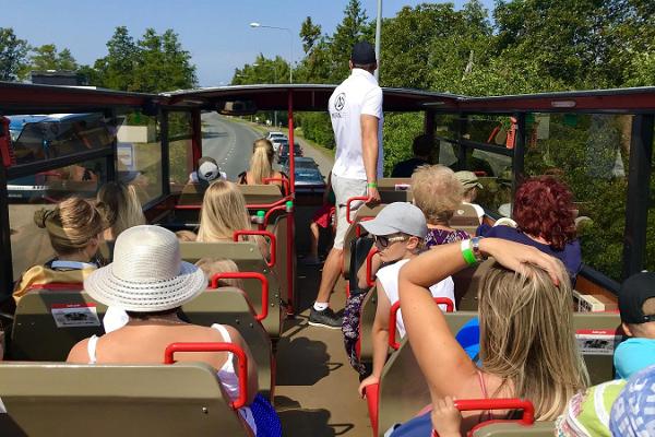 "Tallinn City Tour Hop On Hop Off" autobuss, oranžais maršruts
