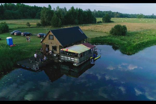 Väike parvemaja Vigala jõel