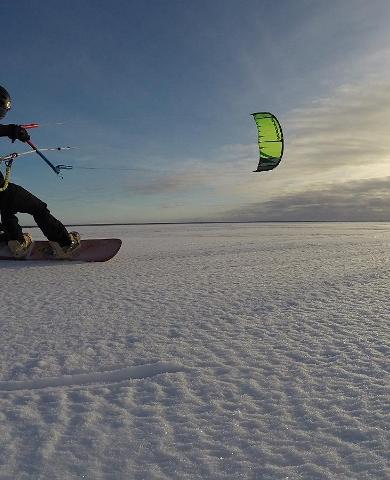 Pärnu Surf Center – Schulung zum winterlichen Kitesurfen am Strand von Pärnu und andernorts in Estland