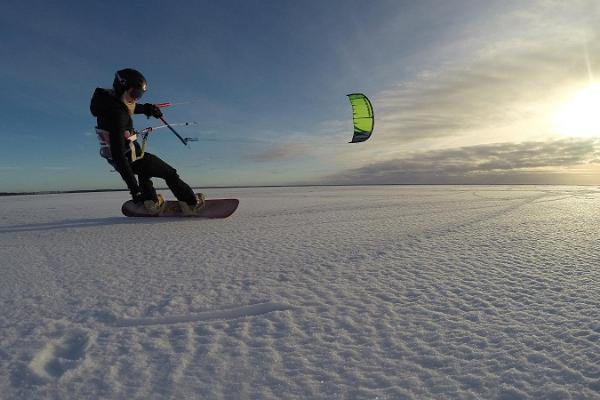 Pērnavas Surf Center - ziemas kaitborda apmācība Pērnavas pludmalē un citur Igaunijā