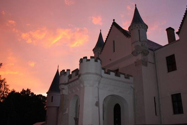 Ghostly dinners in Alatskivi Castle