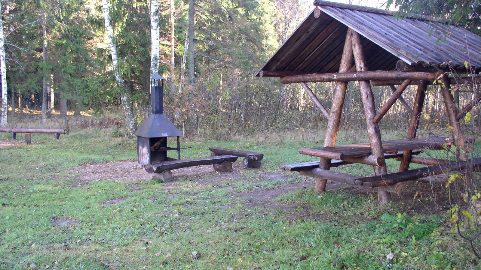 Koorküla Valgjärv ja lõkkekohad - pilt