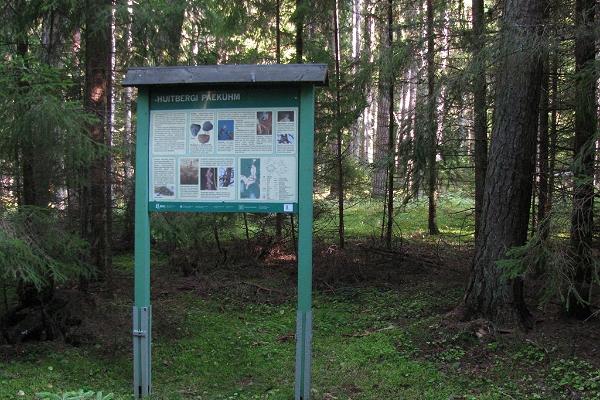 Huitbergs vandringsled och kalkstensklippa