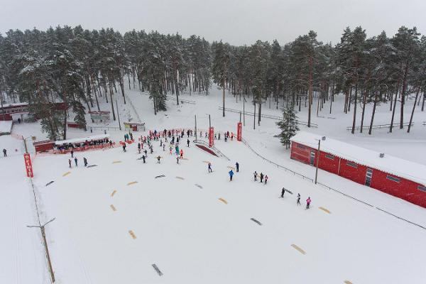 Veselības sporta centra "Jõulumäe" slēpošanas trases un slēpju noma