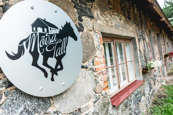 Alatskivi Mõisa Tall pub logo with a horse