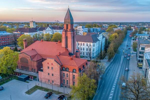 Kirchturm der Pauluskirche in Tartu