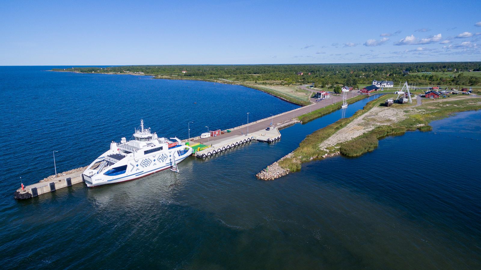 Паромы ходят. Эстония город кунда. Сааремаа порт. Порт кунда. Эммасте Эстония.