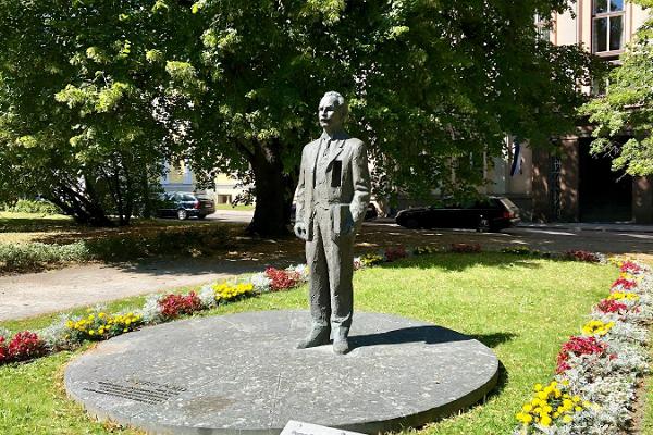 Памятник Пеэтеру Пылду