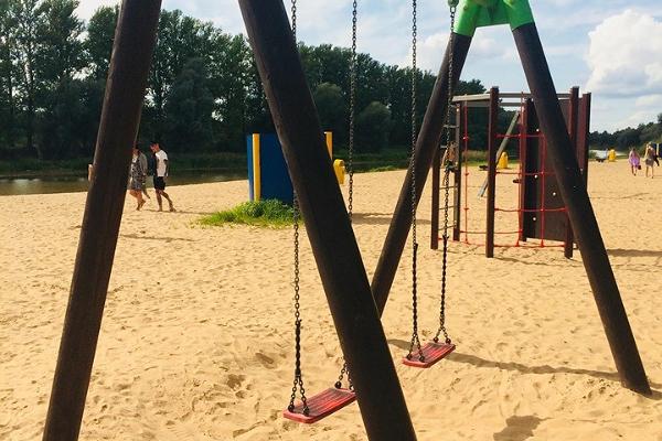 Sport- und Spielplatz des Stadtschwimmbades am Emajõgi