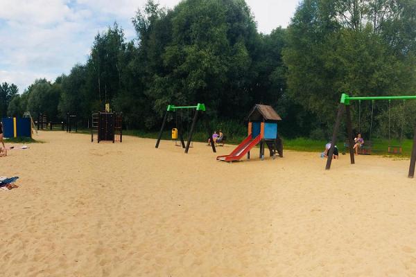 Sport- und Spielplatz des Stadtschwimmbades am Emajõgi