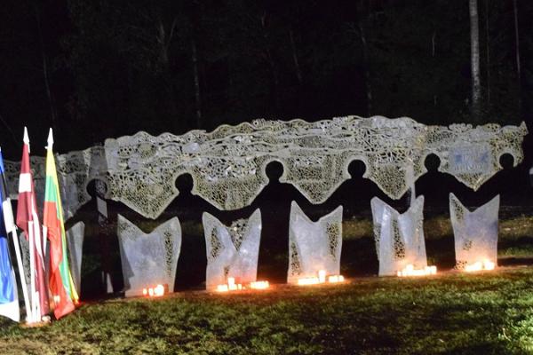 Baltic Chain Memorial in Lilli