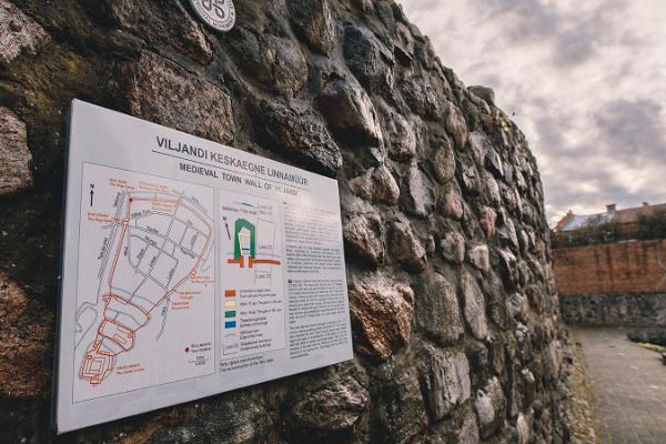 Mittelalterliche Stadtmauer von Viljandi