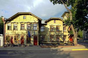 Arhitektuurihuviliste ja boheemlaste kohtumispaik Karlova