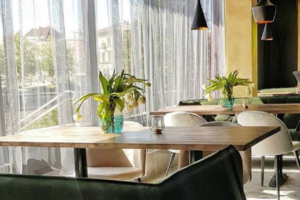 Restaurant Green Room Café