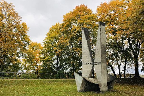 Frīdriha Georga Vilhelma Strūves piemineklis