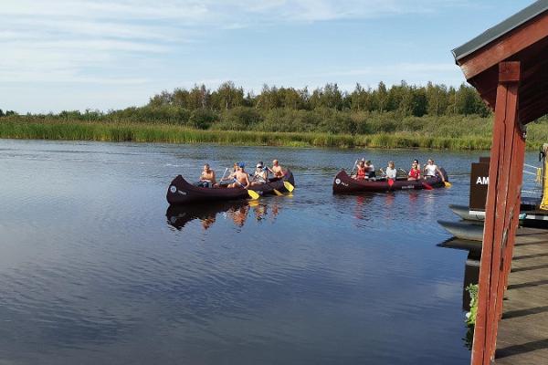 Floßabenteuer für Schüler auf dem Fluss Emajõgi (dt. Embach)
