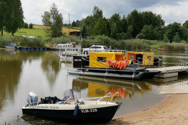 Flottäventyr på ån Emajõgi för skolelever